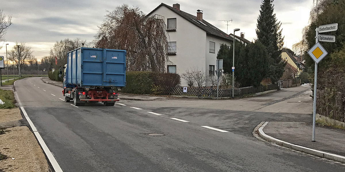 Sanierungsende Straßenbelag Teerbelag Sanierung Straßenlärm Diebelbachstraße Neubergheim Wellenburger Straße Augsburg Flickerlteppich Stadtregierung Haushalt PRO AUGSBURG Antrag Andreas Zilse