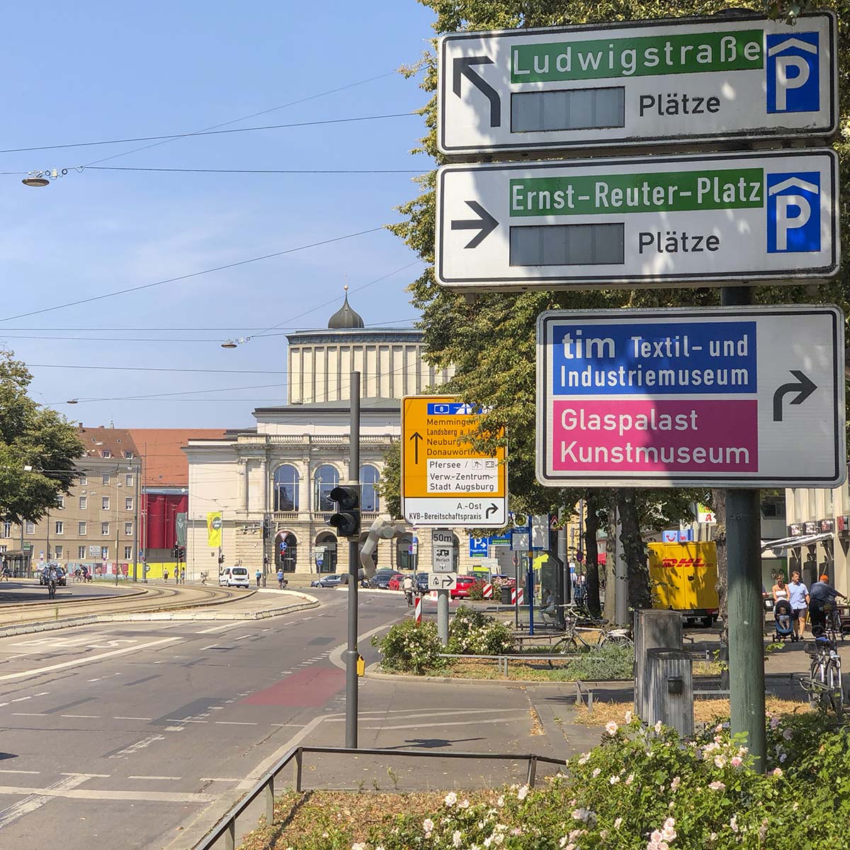Defektes Parkleitsystem Innenstadt Gewerbebeirat Parkgarage Parkhaus Parkplätze Verkehrskonzept Auto Parken PRO AUGSBURG Antrag Foto Andreas Zilse